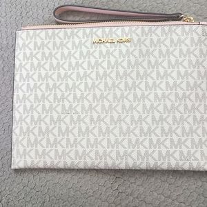 Michael kors wrist wallet